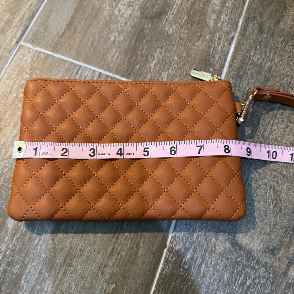 Luxurious Tan Quilted Leather Wristlet Clutch - Picture 5 of 8
